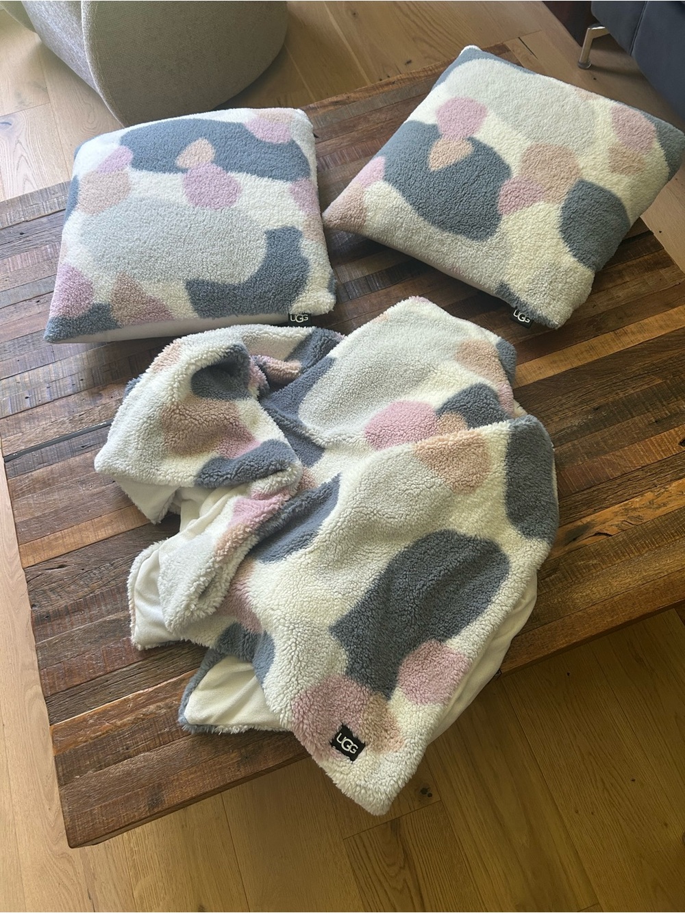 UGG “Rock Pool” Throw and Square Pillows set.